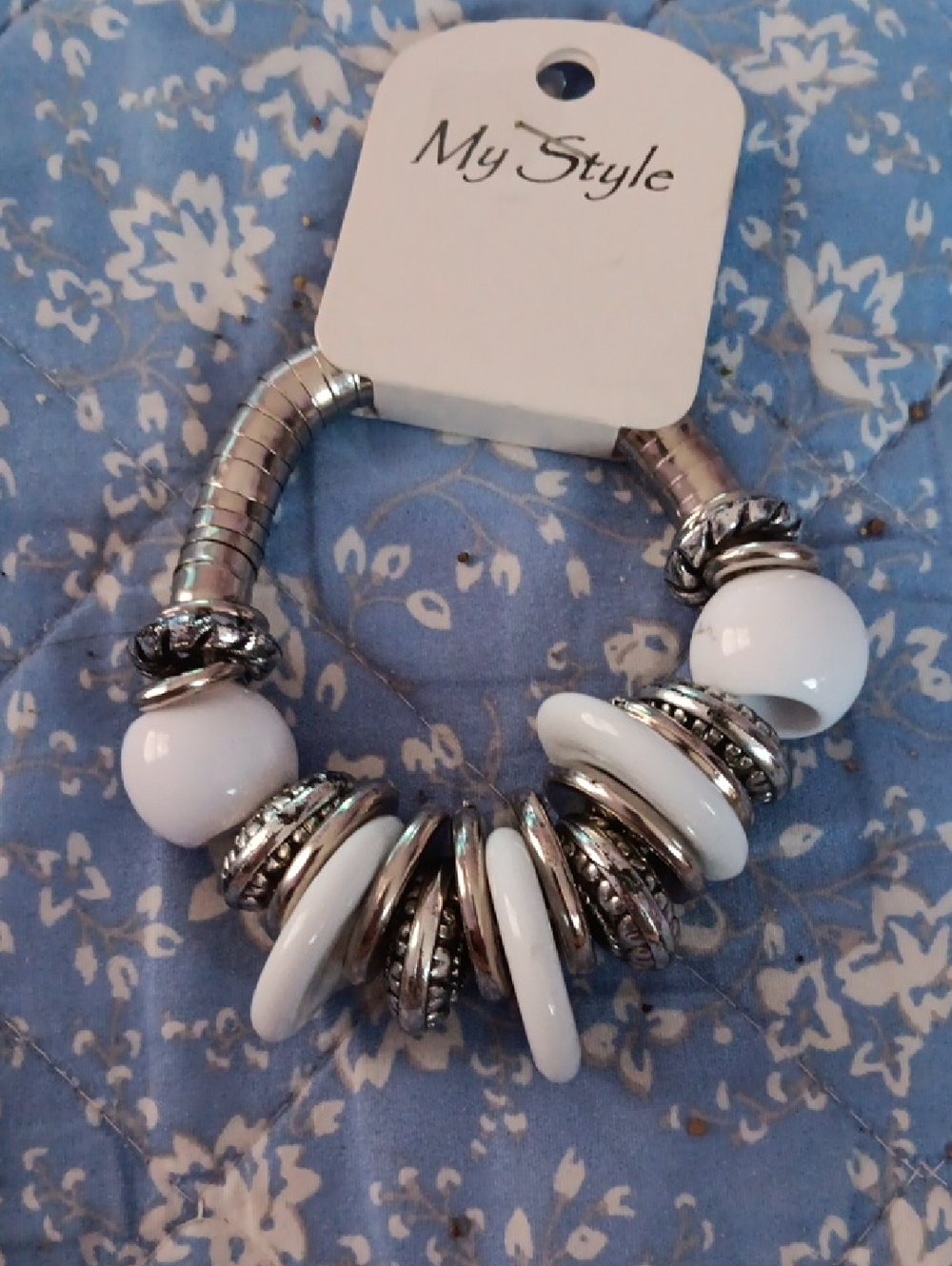 Women’s White & Silver Stretchy Fashion  Bracelet New!